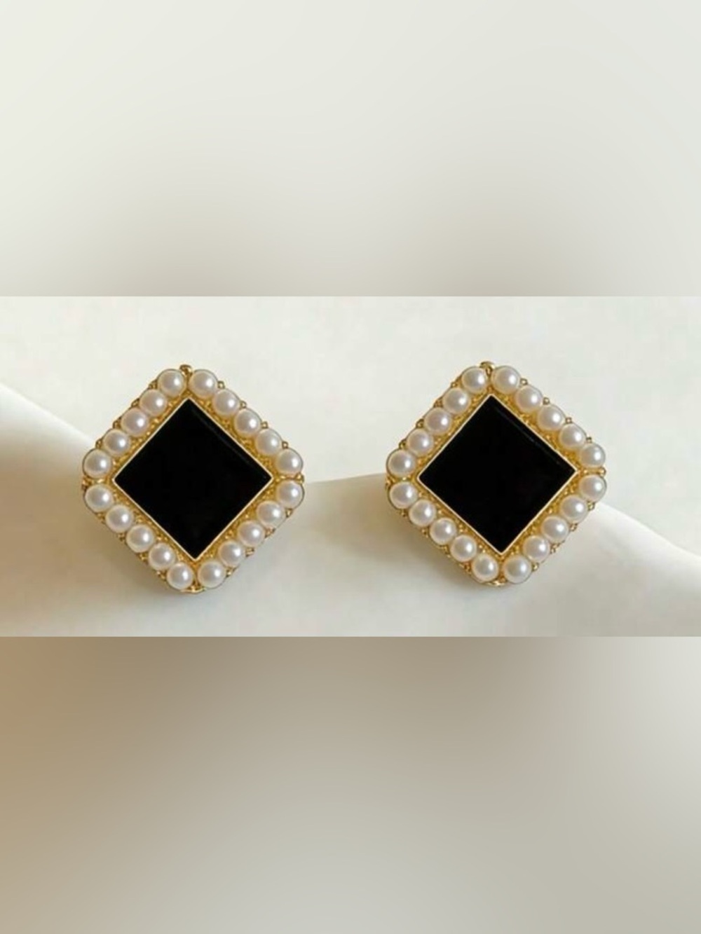 Black&Pearl Square Stud Earrings